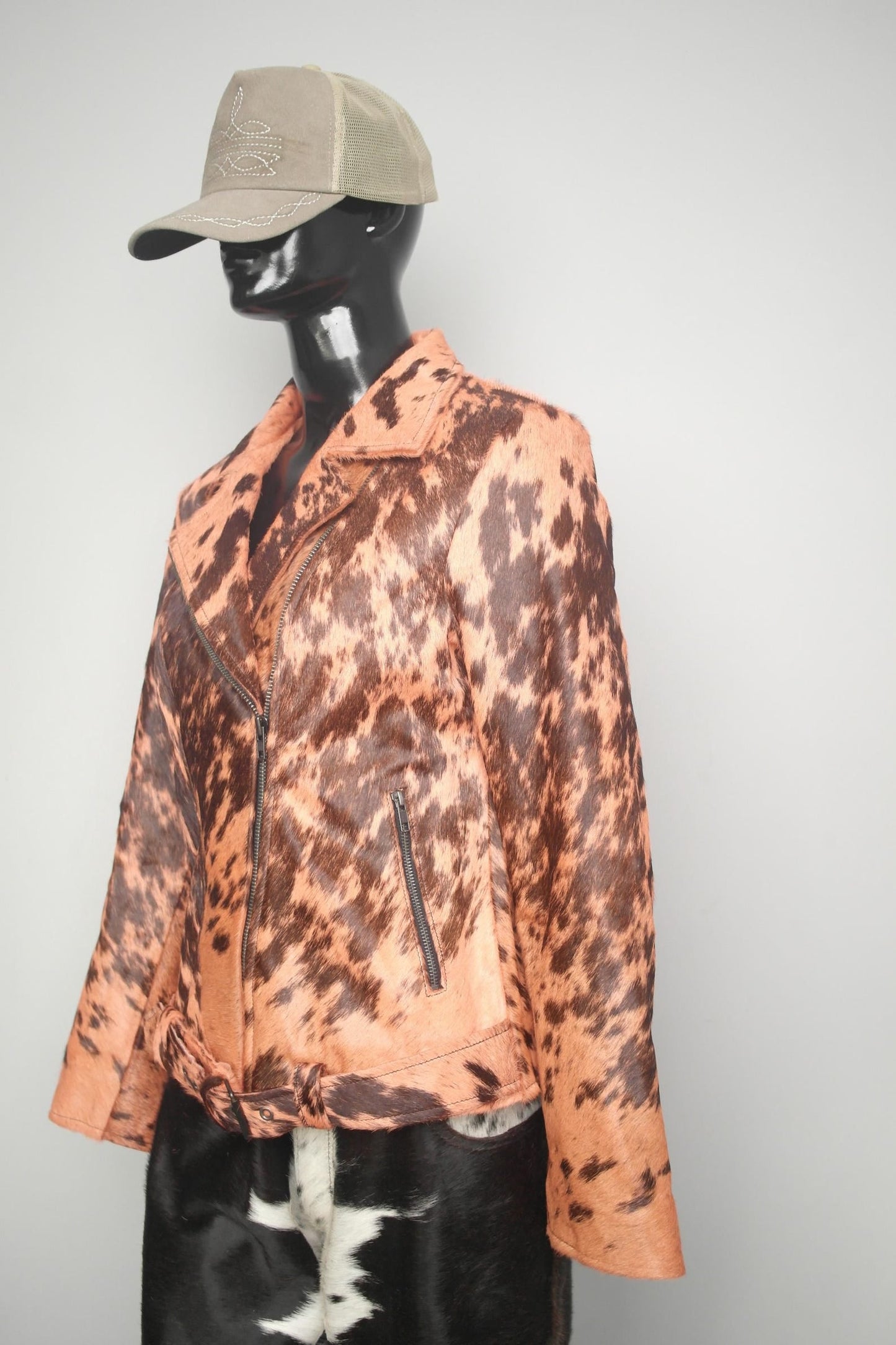 Handmade Cowhide Hair-on-Hide Cowgirl Jacket Western Style Cow Skin Jacket Women's Rustic Hair on Boho Leather Jacket (X-Large Size)